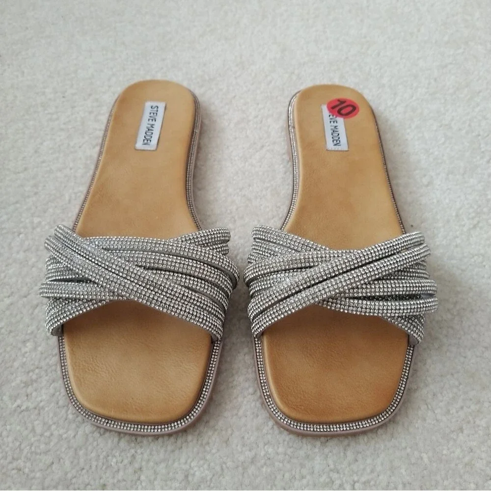 NWOB STEVE MADDEN Vanilly Crystal Diamond Slide Sandals Rhinestone Flop Flops